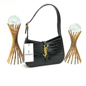 YVES SAINT LAURENT LE 5 Â 7 SHOULDER BAGS PATENT LEADER BLACK